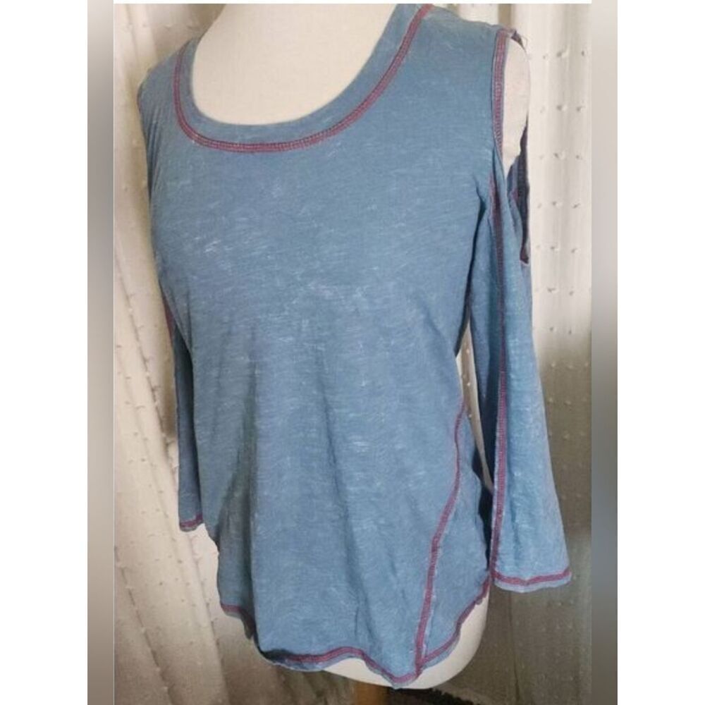 T50 Panhandle Light Blue Knit cold shoulder long sleeve top w red stitching